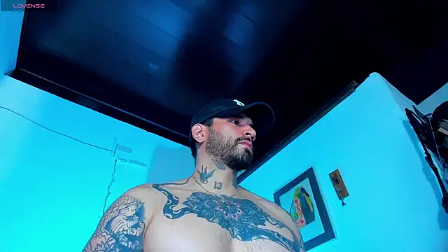 Snapshot of CamiloGray_ chatting on December 10, 2:39 pm CamiloGray  online show from December 10, 2:39 pm