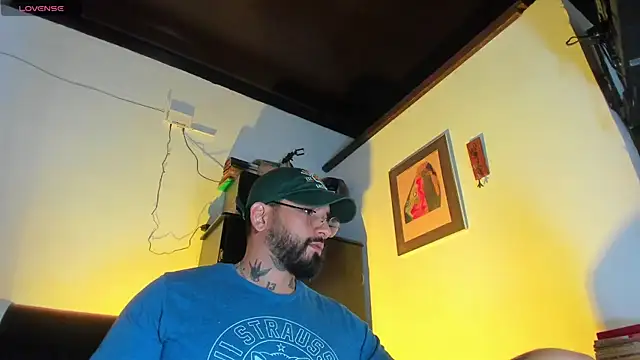 Snapshot of CamiloGray_ chatting on October 4, 2:22 pm CamiloGray  online show from October 4, 2:22 pm