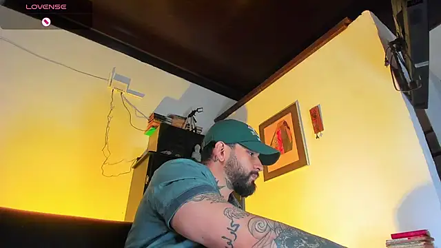 Snapshot of CamiloGray_ chatting on September 11, 2:27 pm CamiloGray  online show from September 11, 2:27 pm