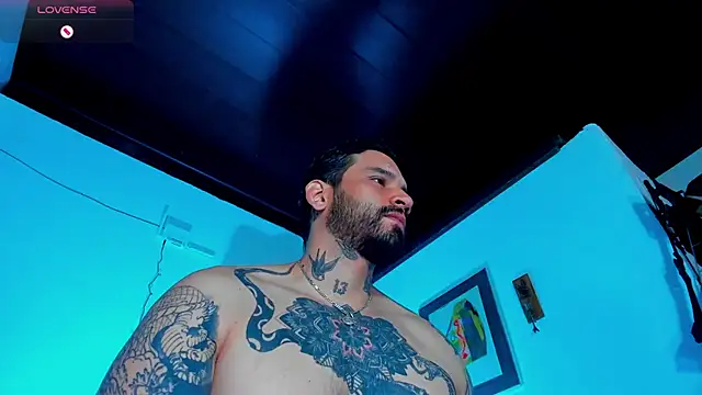 Snapshot of CamiloGray_ chatting on December 7, 1:07 pm CamiloGray  online show from December 7, 1:07 pm