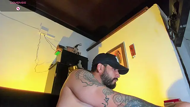 Snapshot of CamiloGray_ chatting on October 26, 3:47 pm CamiloGray  online show from October 26, 3:47 pm