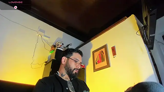 Snapshot of CamiloGray_ chatting on September 29, 3:19 pm CamiloGray  online show from September 29, 3:19 pm