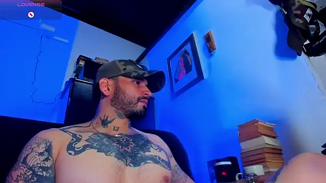 Snapshot of CamiloGray_ chatting on February 18, 1:22 pm CamiloGray  online show from February 18, 1:22 pm