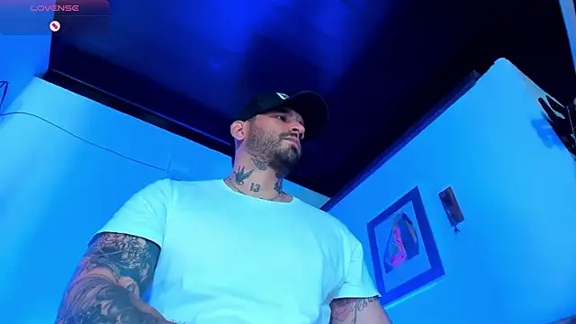 Snapshot of CamiloGray_ chatting on January 2, 3:29 pm CamiloGray  online show from January 2, 3:29 pm