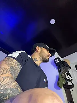 Snapshot of CamiloGray_ chatting on January 29, 1:07 pm CamiloGray  online show from January 29, 1:07 pm