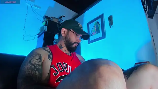 Snapshot of CamiloGray_ chatting on October 15, 4:03 pm CamiloGray  online show from October 15, 4:03 pm