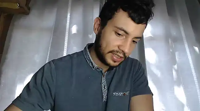 Snapshot of Armando_2002 chatting on December 18, 6:25 pm Armando 2002 online show from December 18, 6:25 pm