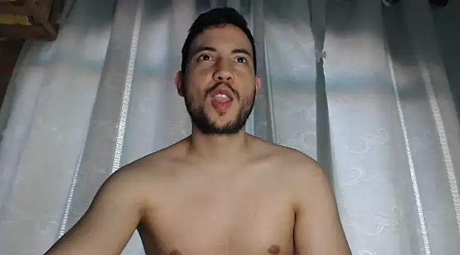 Snapshot of Armando_2002 chatting on January 21, 2:33 pm Armando 2002 online show from January 21, 2:33 pm