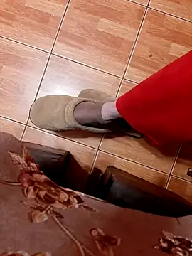 feet toes online show from November 19, 5:51 am