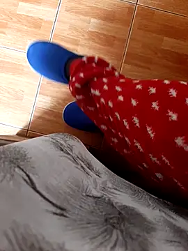 feet toes online show from April 14, 5:40 am