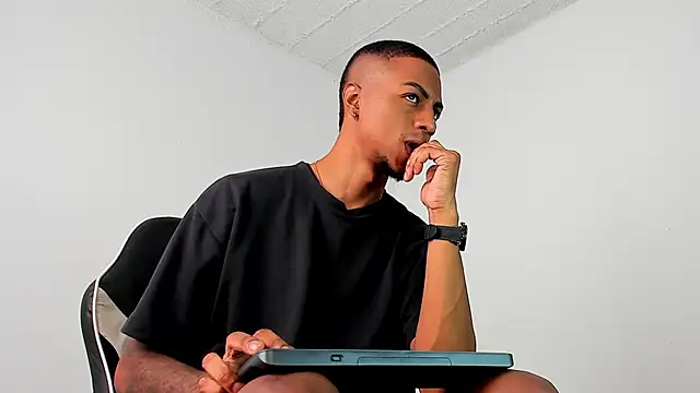 Snapshot of YeremiBrowm chatting on February 19, 7:16 pm YeremiBrowm online show from February 19, 7:16 pm