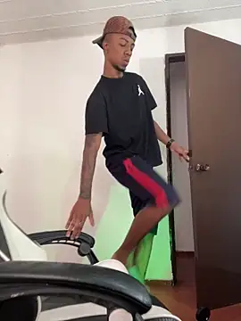 Snapshot of YeremiBrowm chatting on March 21, 3:57 pm YeremiBrowm online show from March 21, 3:57 pm