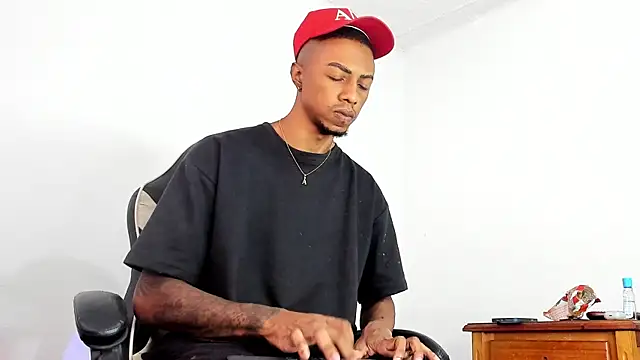 Snapshot of YeremiBrowm chatting on February 24, 8:36 pm YeremiBrowm online show from February 24, 8:36 pm