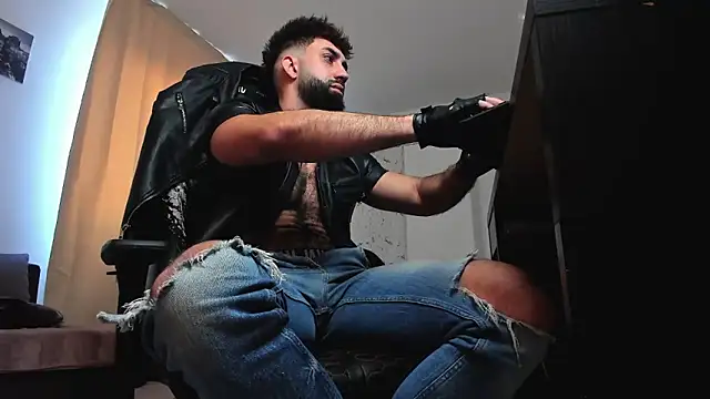 liamaesthetic online show from March 4, 8:32 am