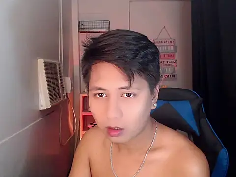 khael moreno online show from November 25, 7:05 pm