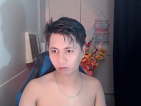 khael moreno online show from November 13, 5:17 pm