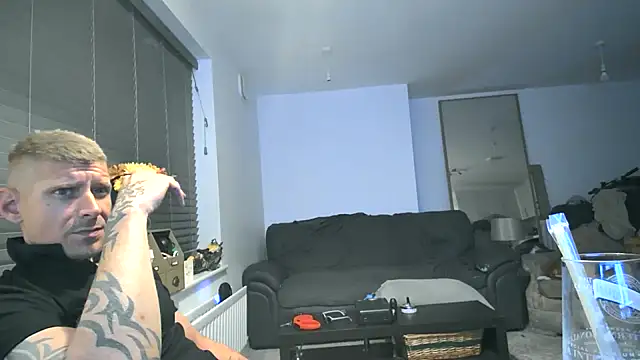 Snapshot of iamsex6969 chatting on October 4, 6:13 pm iamsex6969 online show from October 4, 6:13 pm