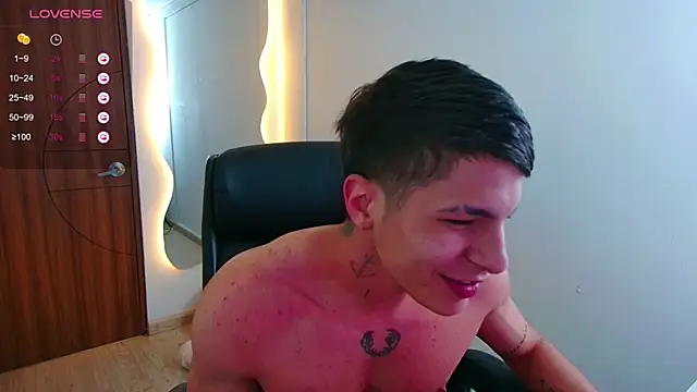 Snapshot of harrisoncuper chatting on March 20, 1:02 am harrisoncuper online show from March 20, 1:02 am