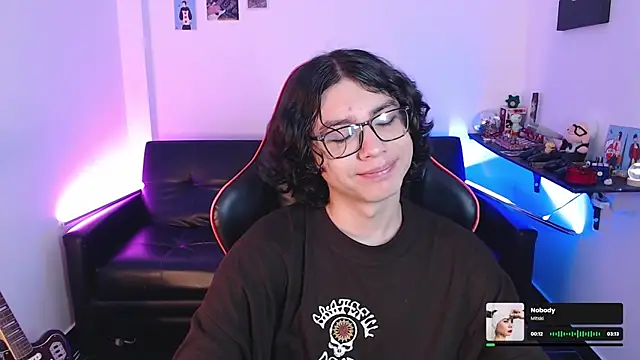 Snapshot of malik_harrison__ chatting on January 1, 4:50 pm malik harrison   online show from January 1, 4:50 pm