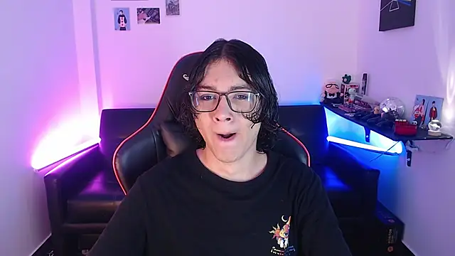 Snapshot of malik_harrison__ chatting on December 5, 2:00 pm malik harrison   online show from December 5, 2:00 pm