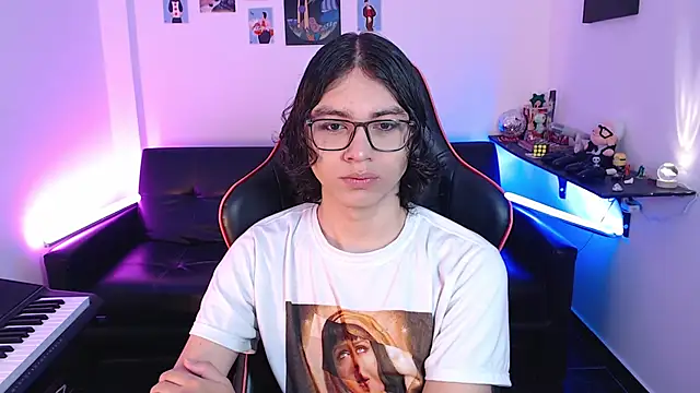 Snapshot of malik_harrison__ chatting on February 10, 1:55 pm malik harrison   online show from February 10, 1:55 pm