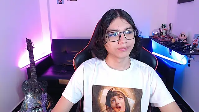 Snapshot of malik_harrison__ chatting on January 24, 2:19 pm malik harrison   online show from January 24, 2:19 pm