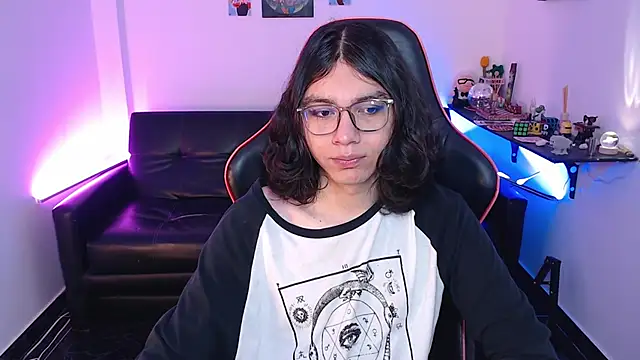 Snapshot of malik_harrison__ chatting on September 30, 3:04 pm malik harrison   online show from September 30, 3:04 pm