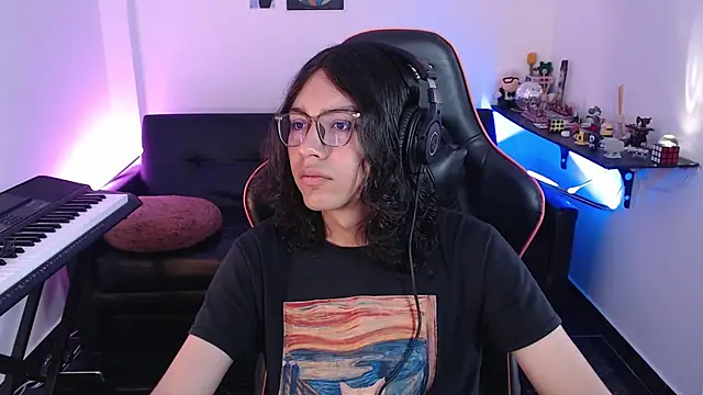 Snapshot of malik_harrison__ chatting on October 21, 3:48 pm malik harrison   online show from October 21, 3:48 pm