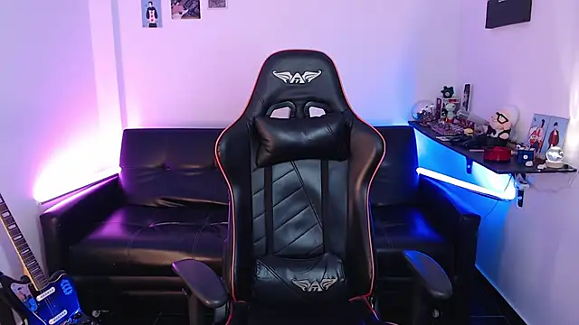 Snapshot of malik_harrison__ chatting on January 8, 2:35 pm malik harrison   online show from January 8, 2:35 pm