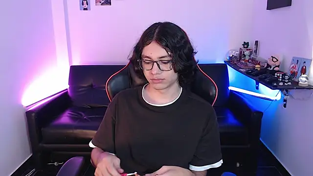 Snapshot of malik_harrison__ chatting on January 11, 1:53 pm malik harrison   online show from January 11, 1:53 pm