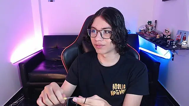 Snapshot of malik_harrison__ chatting on January 22, 2:56 pm malik harrison   online show from January 22, 2:56 pm