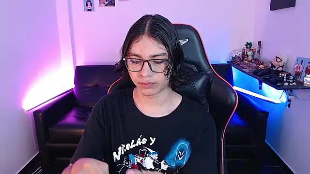 Snapshot of malik_harrison__ chatting on January 14, 3:15 pm malik harrison   online show from January 14, 3:15 pm