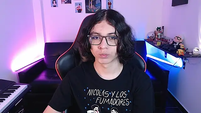 Snapshot of malik_harrison__ chatting on February 18, 2:16 pm malik harrison   online show from February 18, 2:16 pm