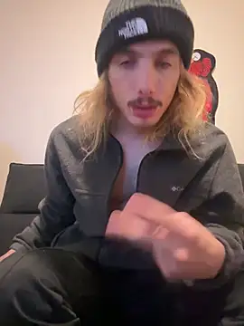 Snapshot of trippyski chatting on December 29, 8:11 am trippyski online show from December 29, 8:11 am