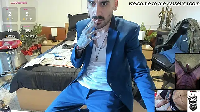 kaiser679  online show from December 13, 9:43 pm