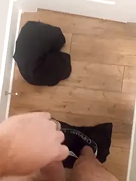 Snapshot of Mark_Dad chatting on February 16, 11:16 am Mark Dad online show from February 16, 11:16 am