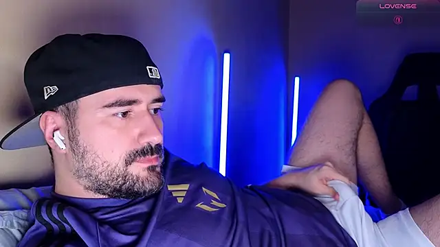 DominantTheo online show from April 15, 3:28 am