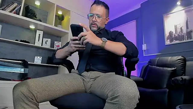 MrFrank tattoo online show from December 18, 2:13 pm