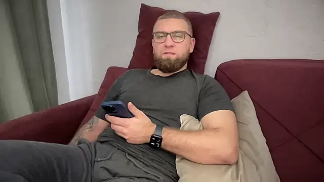 Snapshot of Bear_bear_ chatting on February 6, 12:26 pm Bear bear  online show from February 6, 12:26 pm