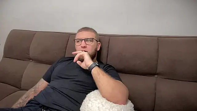 Snapshot of Bear_bear_ chatting on December 27, 3:42 am Bear bear  online show from December 27, 3:42 am