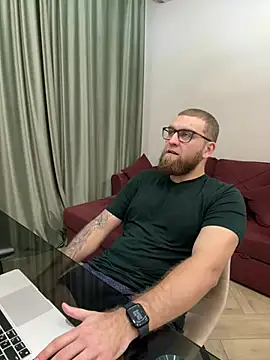 Snapshot of Bear_bear_ chatting on March 6, 3:35 pm Bear bear  online show from March 6, 3:35 pm