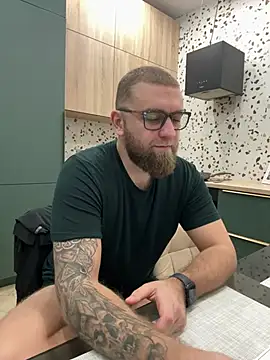 Snapshot of Bear_bear_ chatting on February 24, 1:21 pm Bear bear  online show from February 24, 1:21 pm