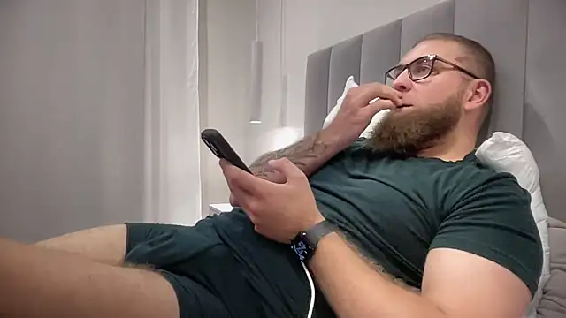 Snapshot of Bear_bear_ chatting on October 10, 2:44 pm Bear bear  online show from October 10, 2:44 pm