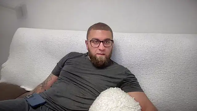 Snapshot of Bear_bear_ chatting on December 9, 3:56 pm Bear bear  online show from December 9, 3:56 pm