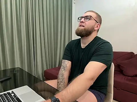 Snapshot of Bear_bear_ chatting on March 5, 10:33 pm Bear bear  online show from March 5, 10:33 pm