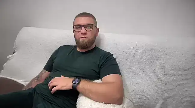 Snapshot of Bear_bear_ chatting on December 16, 8:37 pm Bear bear  online show from December 16, 8:37 pm