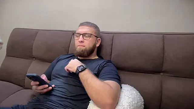Snapshot of Bear_bear_ chatting on December 26, 7:45 am Bear bear  online show from December 26, 7:45 am