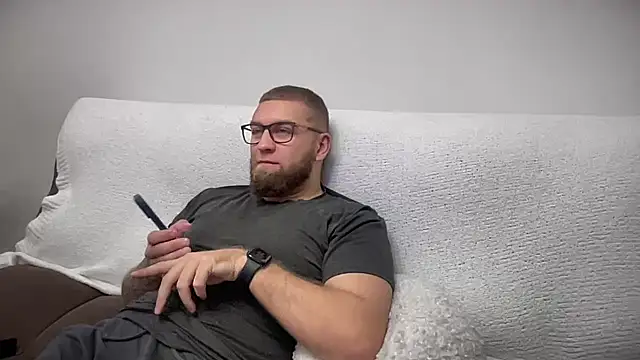 Snapshot of Bear_bear_ chatting on December 19, 7:40 pm Bear bear  online show from December 19, 7:40 pm
