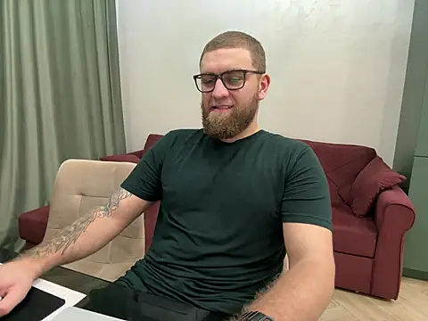 Snapshot of Bear_bear_ chatting on March 13, 4:49 am Bear bear  online show from March 13, 4:49 am