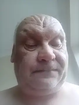 Snapshot of bigboy197311 chatting on October 8, 6:40 am bigboy197311 online show from October 8, 6:40 am